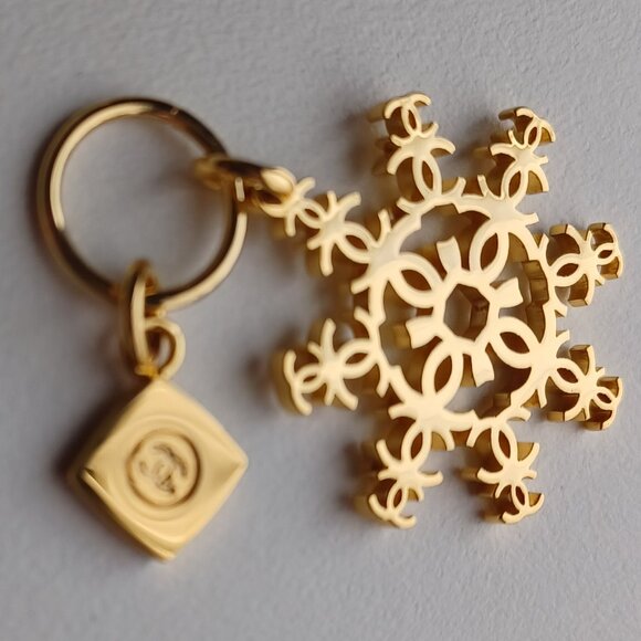 NEW - CHANEL Snowflake Charm with CC Logo charm - Picture 6 of 7